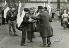 Wilno. Plac Łukiski. Miting poświęcony pamięci Konstantemu Kalinowskiemu. Marzec 1989