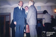 Mińsk. Zianon Pazniak i Chwiedar Niuńka na zjeździe Białoruskiego Frontu Ludowego. Marzec 1994