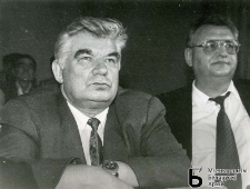 Wilno. Delegaci III Zjazdu Białorusinów Państw Bałtyckich w sali byłego Gimnazjum Białoruskiego - Siamion Szarecki i Mikołaj Birycki.13.07.2002