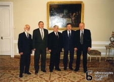 Warszawa. U Prezydenta RP Аleksandra Kwaśniewskiego. Od prawej Stanisłau Szuszkiewicz, Аleksander Kwaśniewski, Siamion Szarecki, Chwiedar Niuńka. 14.12.1999