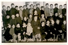 Uczniowie Szkoły Podstawowej w Łazach. Rok szkolny 1958/1959