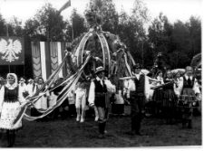 Święto Ziemniaka w Mońkach. 1977 rok. Wieniec dożynkowy.