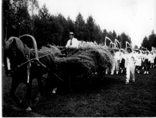 Święto Ziemniaka w Mońkach. 1977 rok. Występy artystyczne. Gospodarz z Przytulanki.