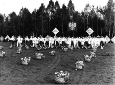 Święto Ziemniaka w Mońkach. 1978 rok. Występy artystyczne. Widowisko przygotowane przez uczniów z monieckiego liceum.
