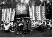 Święto Ziemniaka w Mońkach. 1978 rok. Gospodarze Święta Ziemniaka.