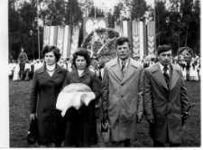 Święto Ziemniaka w Mońkach. 1978 rok. Gospodarze Święta Ziemniaka.