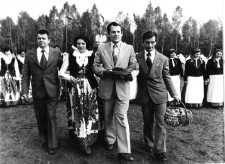 Święto Ziemniaka w Mońkach. 1978 rok. Gospodarze Święta Ziemniaka.