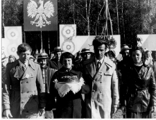 Święto Ziemniaka w Mońkach. 1979 rok. Gospodarze Święta Ziemniaka.