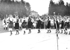 Święto Ziemniaka w Mońkach. 1987 rok. Występy zespołów ludowych.