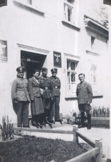 Niemiecka para młoda z świadkami