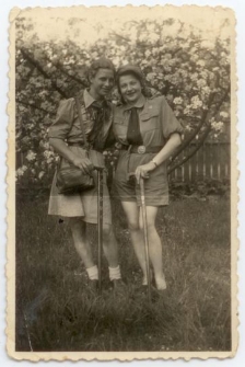 ZHP w Sępólnie Krajeńskim. Zdjęcie portretowe harcerek