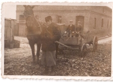 Raciniewo - główna droga do pałacu w Raciniewie. Rok 1942.