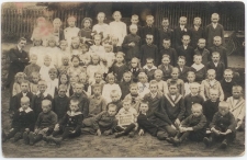 Rok 1922. Uczniowie szkoły w Małej Cerkwicy. Fotografia grupowa