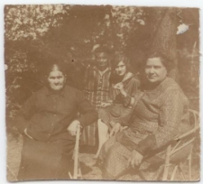 Dwudziestolecie międzywojenne. Antonina Zajączek z rodziną Lankoszów