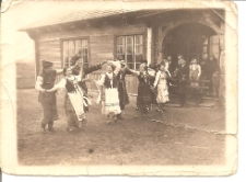 Maria Pakulska w zespole tanecznym w Bujwidziszkach