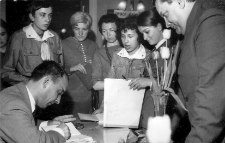 1969. Spotkanie autorskie z Tadeuszem Nowakiem w Miejskiej Bibliotece Publicznej w Andrychowie