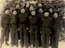 1947. Uczniowie w mundurach armii angielskiej