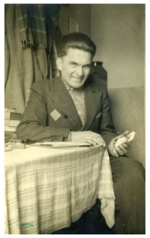 1943. Praca przymusowa w III Rzeszy. Fotografia portretowa nieznanego mężczyzny w Weixdorf