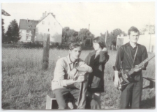 Rok 1969. Zespół muzyczny w plenerze w Sępólnie Krajeńskim