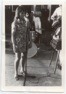 Rok 1969. Występ Haliny Wojciechowskiej na plaży miejskiej