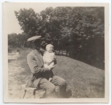 Lato 1927. Tomasz Komierowski z synem