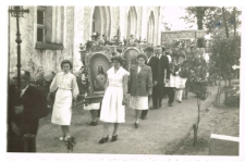 1960. Wizyta biskupa i misjonarzy w parafii w Gostycynie