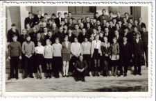 03.09.1962. Biała Rawska. Uczniowie w trakcie otwarcia nowego budynku Technikum Ekonomicznego.