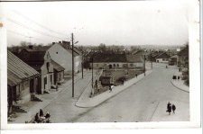 Lata 60. Widok z góry na rynek w Białej Rawskiej