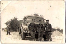 Lata 50. Warszawa. Józef Wiatr w wojsku z kolegami