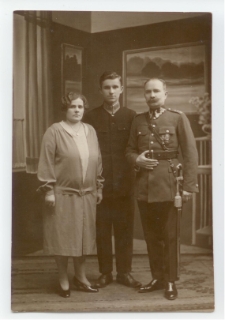 26.04.1931. Fotografia rodzinna w atelier