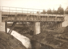 1934-1937. Prace wykończeniowe przy wiadukcie kolejowym na trasie Zawiercie - Poręba