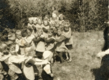 1 lipca 1959. Dzieci z węglinieckiego przedszkola podczas zabawy