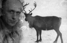 Michał Horwath po zwolnieniu z łagru. Fotomontaż (lub nałożone zdjęcia). Z prawej strony renifer i napis "Wesołego Alleluja". Zdjęcie z 1955 lub 1956 roku.