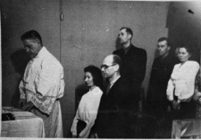 Ślub Anny Górskiej i Kazimierza Pocześniaka (po zwolnieniu z łagrów). Ślubu udziela ksiądz Walter Ciszek.
