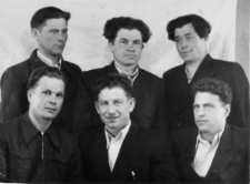 Portret sześciu mężczyzn. Od lewej u dołu: Henryk Łachucik, Czesław Szmigielski, pozostali nierozpoznani.