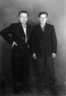 Portret dwóch mężczyzn. Od lewej: Hipolit Suchocki, Wacław Świokło.