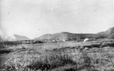 Krajobraz Norylska, w tle góry za rzeką Noryłką. Zdjęcie z 1954 lub 1955 roku.