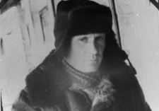 Pius Żołędziewski w czapce uszance, jako więzień łagrów. Zdjęcie z 1954 lub 1955 roku.