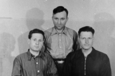 Portret trzech mężczyzn. Od lewej: Pius Żołędziewski, Ługniewski, Bieć.