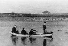 Na rzece Workucie, mężczyźni NN w łódce.