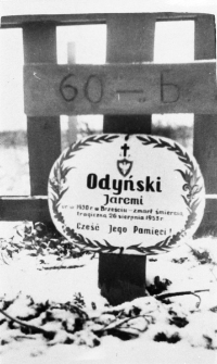 Grób Jeremiego Odyńskiego zastrzelonego w czasie próby ucieczki z łagru w sierpniu 1953 r.