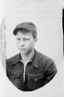 Mikołaj Sosnowski - portret w czapce.