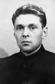Bolesław Dubowicz, niedługo przed lub po zwolnieniu z łagrów. Zdjęcie portretowe wykonane ok. 1955 roku.