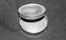 Przedmioty wykonane przez więźni&oacute;w obozu.