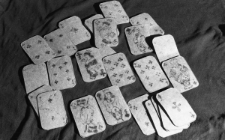 Przedmioty wykonane przez więźni&oacute;w obozu.