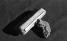 Przedmioty wykonane przez więźni&oacute;w obozu.