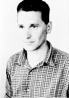 Portret młodego mężczyzny w kraciastej koszuli - Robert [nazwisko nieznane], Litwin.
