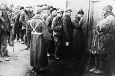 Werbunek do armii Andersa. Fotografia wykonana prawdopodobnie w 1942 roku.