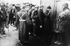 Werbunek do armii Andersa. Fotografia wykonana prawdopodobnie w 1942 roku.