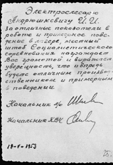 Napis na odwrocie foto 000906 - rodzaj dyplomu za wzorową pracę i zachowanie w obozie dla J.J. Andruszkiewicza.